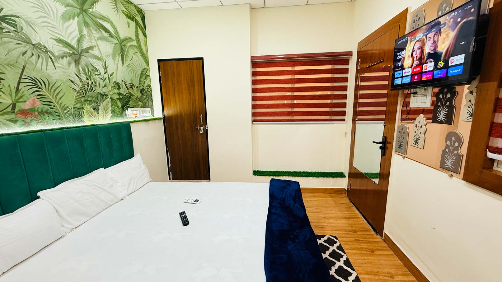 Deluxe Room - Seating Area